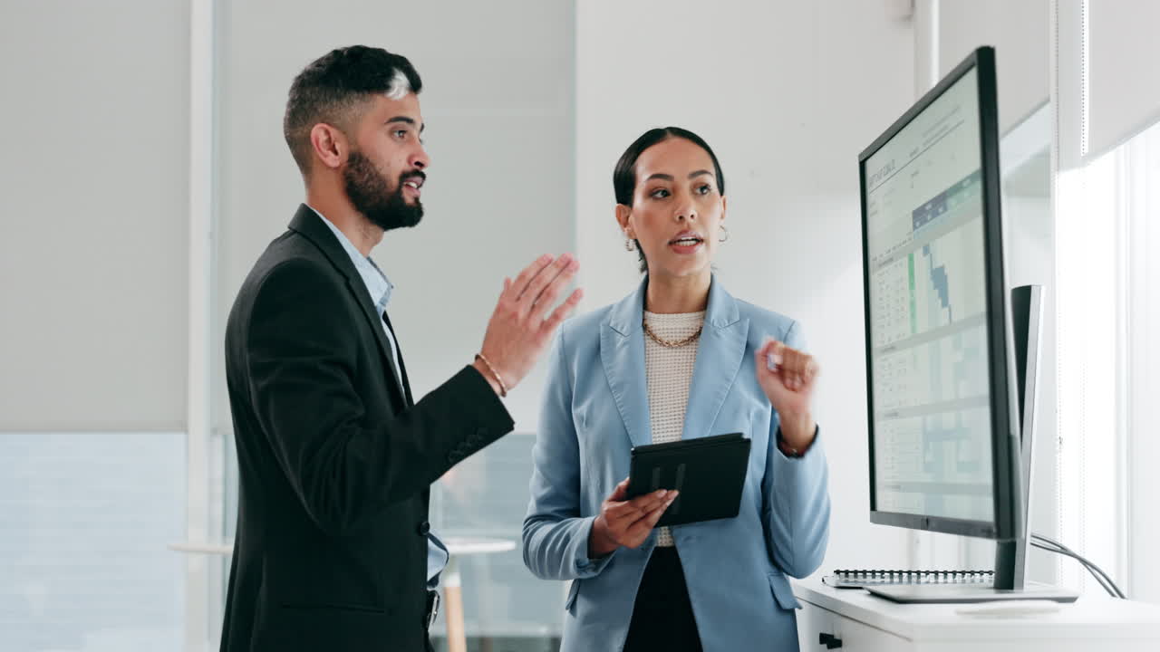 conversación, pantalla de televisión o personas profesionales