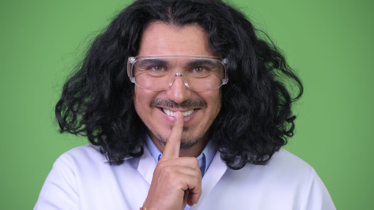 입술에 손가락을 은 미치광이 과학자