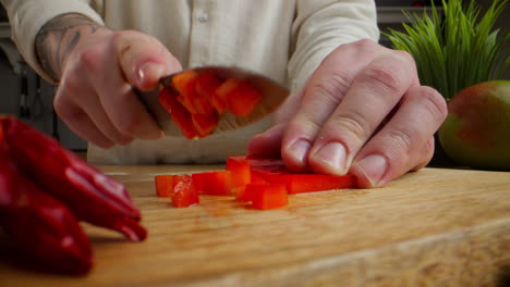 cortar los pimientos rojos