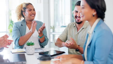 empleado de negocios, mujer y líder apretando la mano
