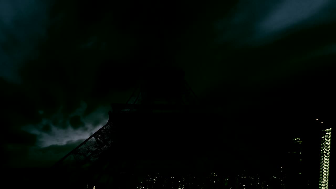 파리 어두운 구름 하늘 밤