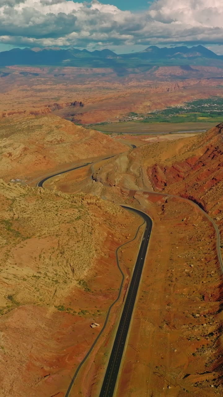 Breath-taking view of marvelous national park in United States. Beautiful cumulus clouds accumulating over wonderful rock canyons. Vertical video