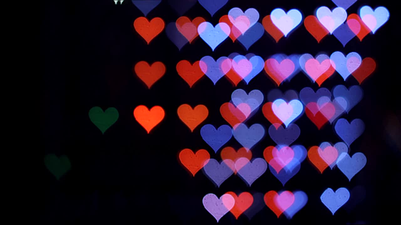 런타인 데이에 대한 4k uhd 비디오 배경. 은 심장을 가진 경계 bokeh 배경. 사랑 개념.