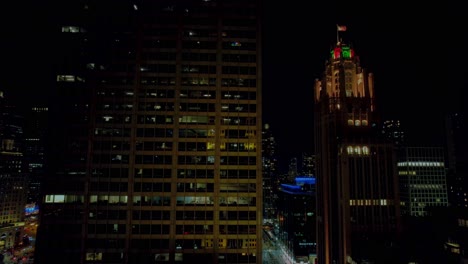 Medio-Del-Centro-De-Chicago-En-La-Noche