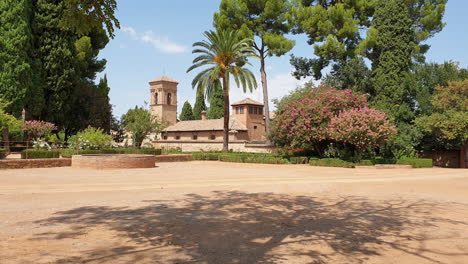 Blick-Auf-Die-Alhambra-Des-Klosters-San-Francisco-Vom-Garten-Aus