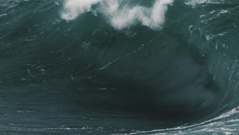 Close-up-of-a-heavy-wave-folding-onto-a-shallow-reef-break