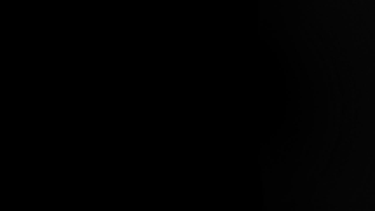 взрывы на черном фоне