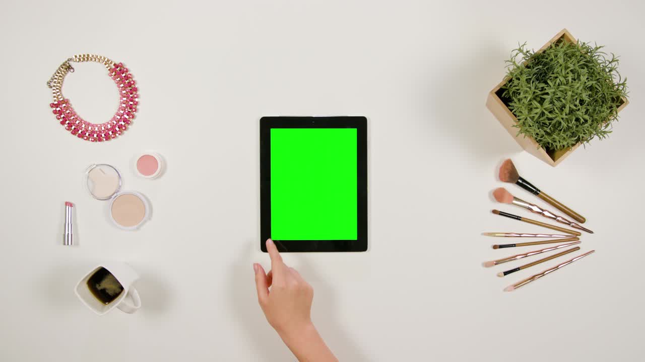 Lady's Finger Scrolling on the Green Touchscreen