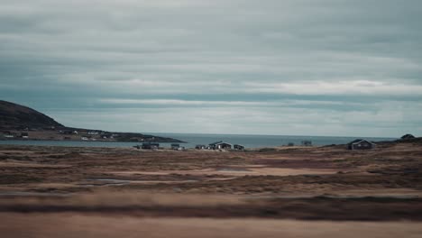un viaje por carretera a lo largo de los fiordos noruegos