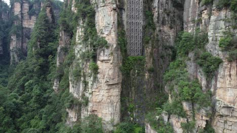 parque nacional de zhangjiajie, china. el ascensor del cielo de bailong