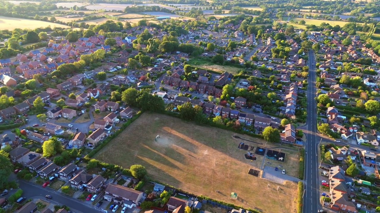 Waltham Chase è un villaggio semi-rurale nell'Hampshire, Inghilterra, situato nella Meon Valley vicino a Bishop's Waltham e Southampton, caratterizzato da tranquille zone residenziali e terreni agricoli circostanti