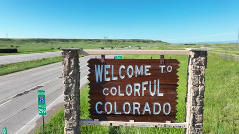 bem-vindo ao colorido sinal do colorado na pradaria.