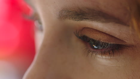 zoom ojo, mujer o enfoque de visión cara de hacker