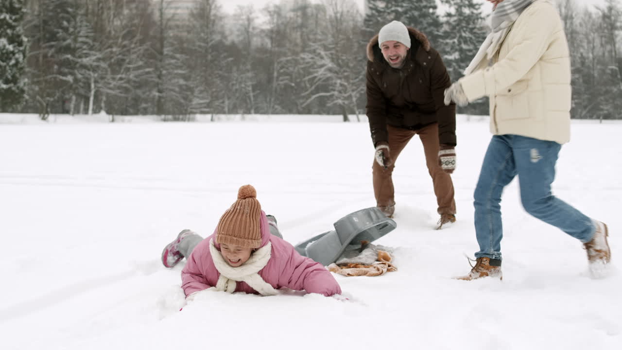 diversión familiar en la nieve