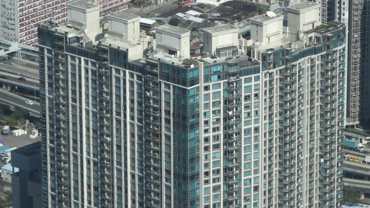 낮 동안의 고층 건물 아파트 외관 하이 앵글