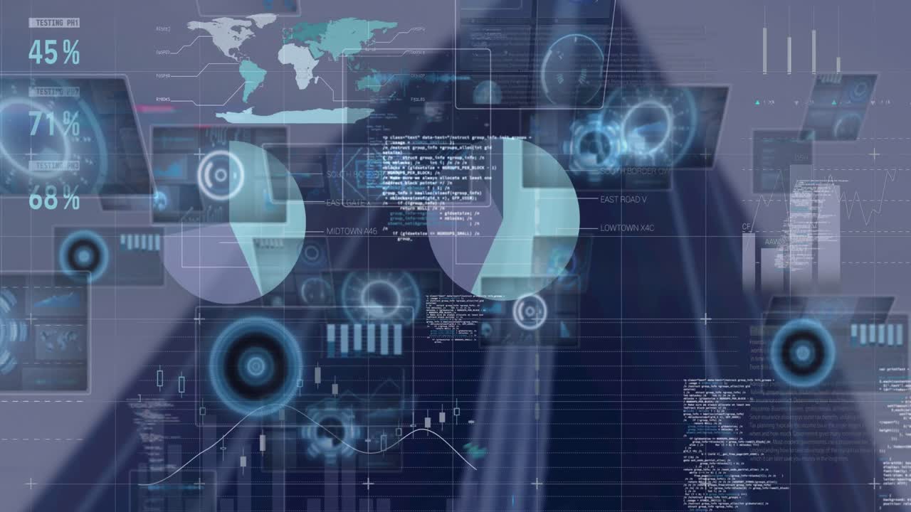 múltiples escáneres redondos y pantallas con procesamiento de datos contra un edificio alto en el fondo