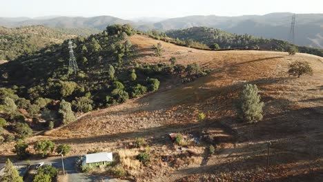 Lago-En-California-4k-Arial-Shot-Pan-A-Un-Pequeño-Lago