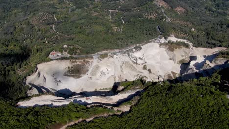vista aérea de drones desde la isla de corfú en el verano