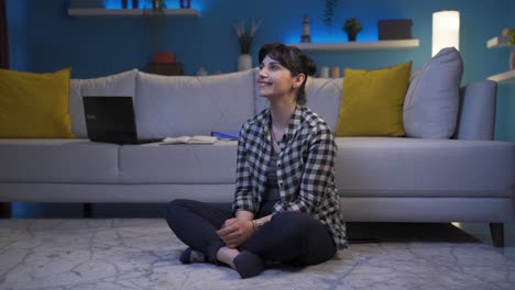 mujer feliz y pacífica.