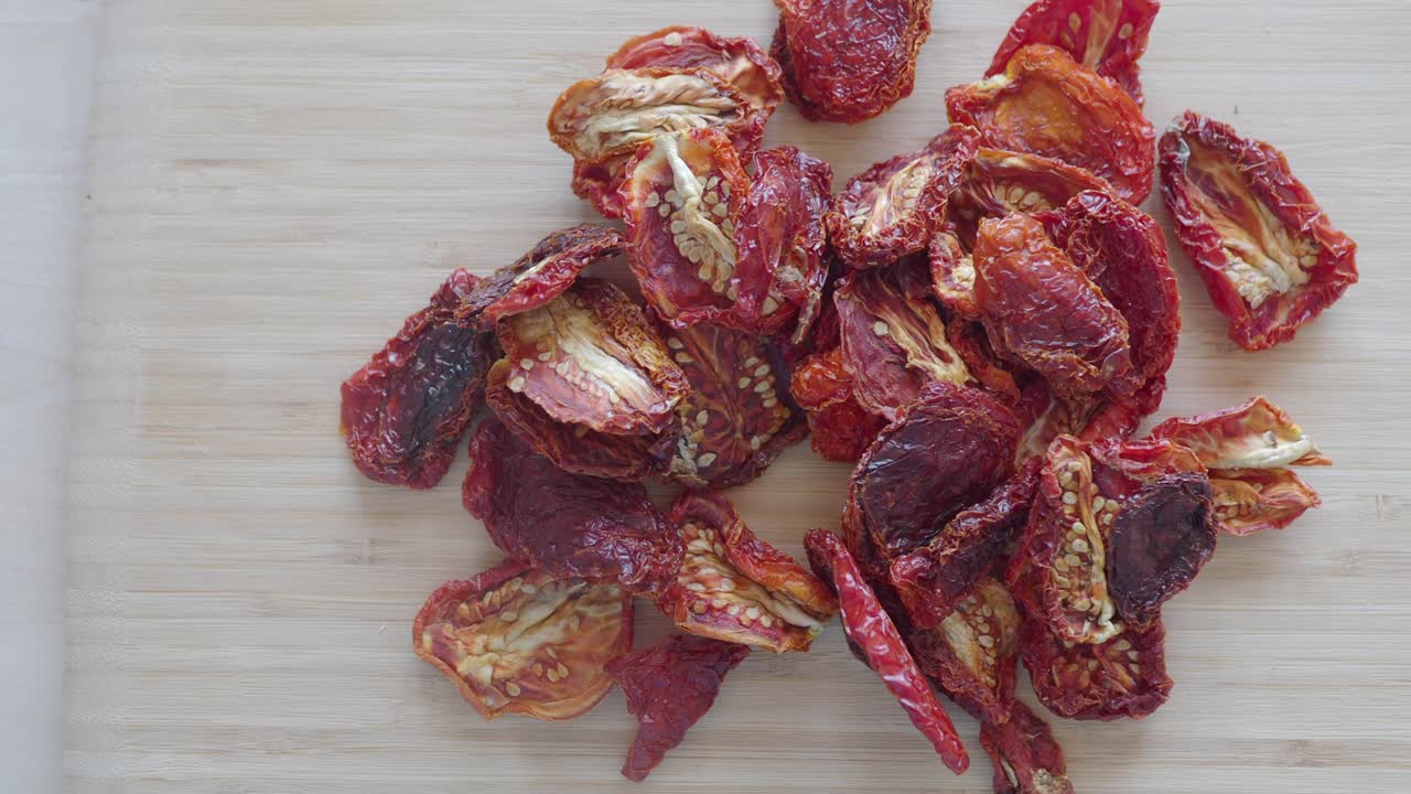 햇볕에 말린 토마토