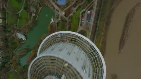 imágenes de drones fpv en mannheim en el fernmeldeturm