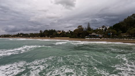 4k-Wide-shot-of-the-beautiful-empty-beach-on-a-cloudy-day-at-Marbella,-Spain