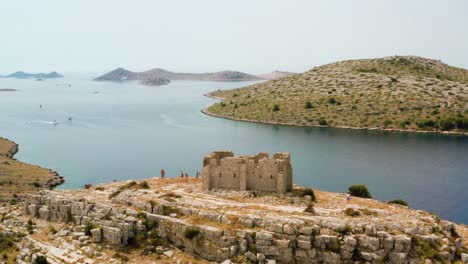 Vista-De-La-Torre-Tureta-En-El-Parque-Cornati,-Croacia