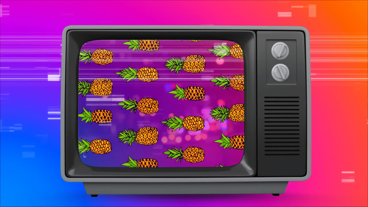 televisión retro con piña en la pantalla. pantalla colorida chisporroteando en el fondo