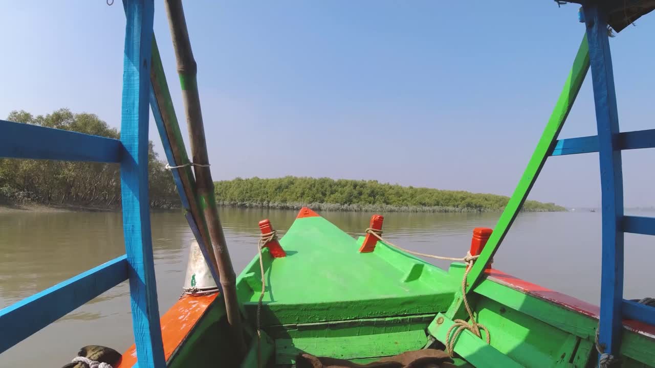 safari en barco alrededor de las islas de sunderbans reserva de tigres con bosques de manglares en 24 parganas bengala occidental india