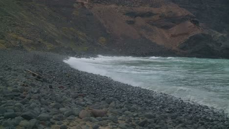 Reite-Die-Wellen:-Surfabenteuer-Auf-Lanzarote