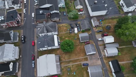 Neighborhood-in-Williamsport,-Pennsylvania-with-drone-video-tilting-up