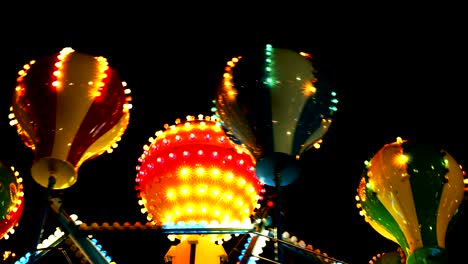 parque de atracciones de noche