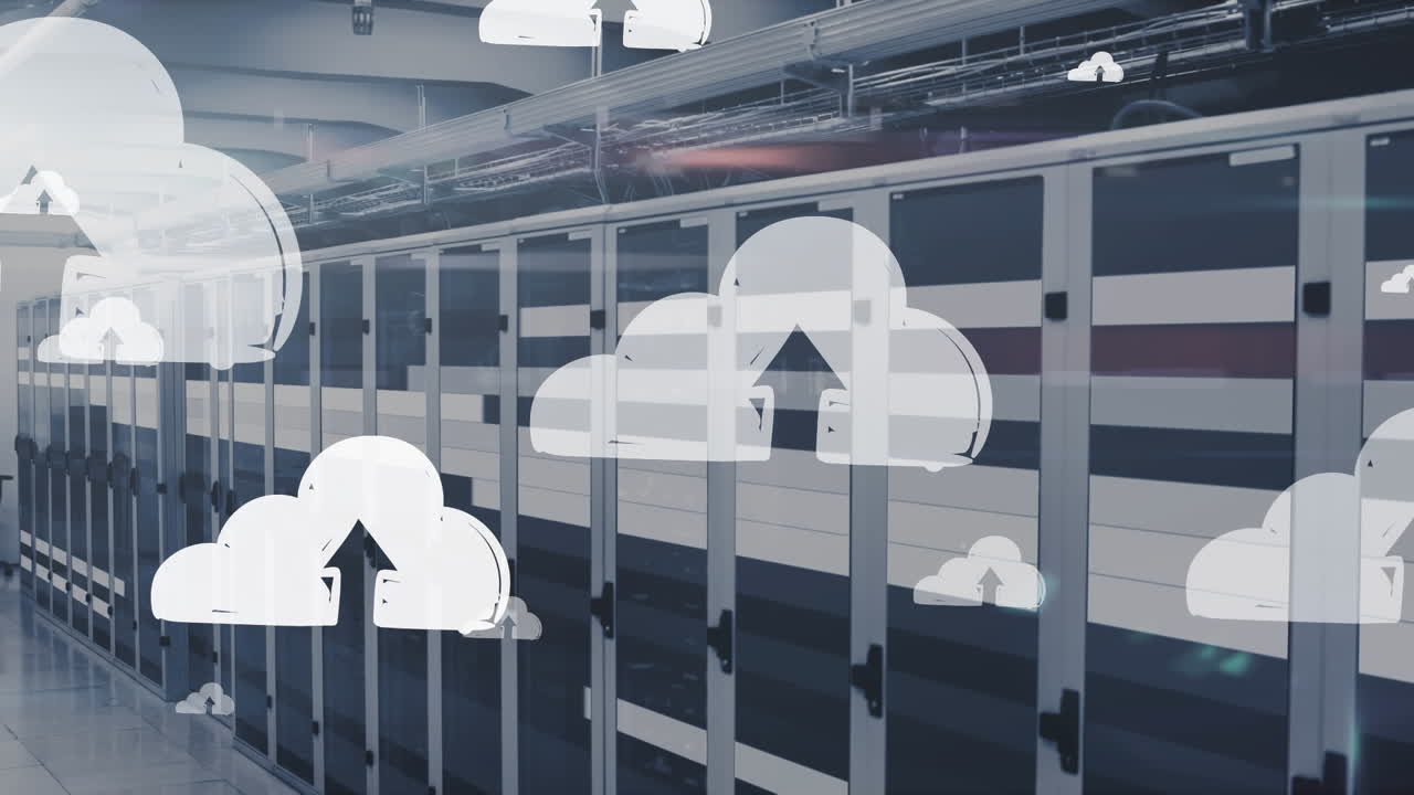 animación de iconos de nubes con flechas sobre barras móviles contra la sala de servidores en el fondo.