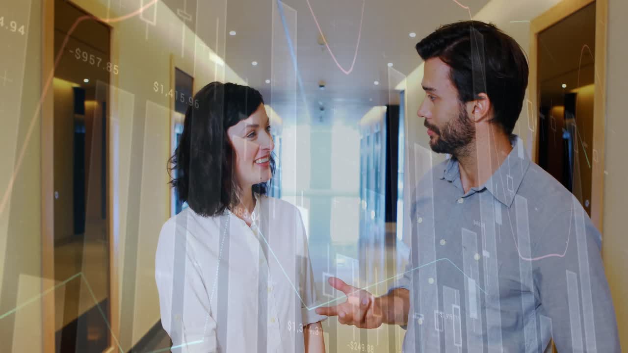 animación de gráficos sobre feliz mujer caucásica y hombre hablando en la oficina