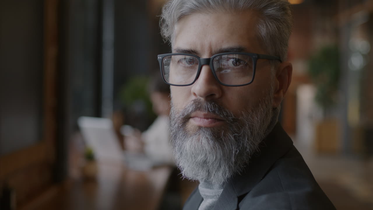 nahaufnahme eines selbstbewussten geschäftsmanns