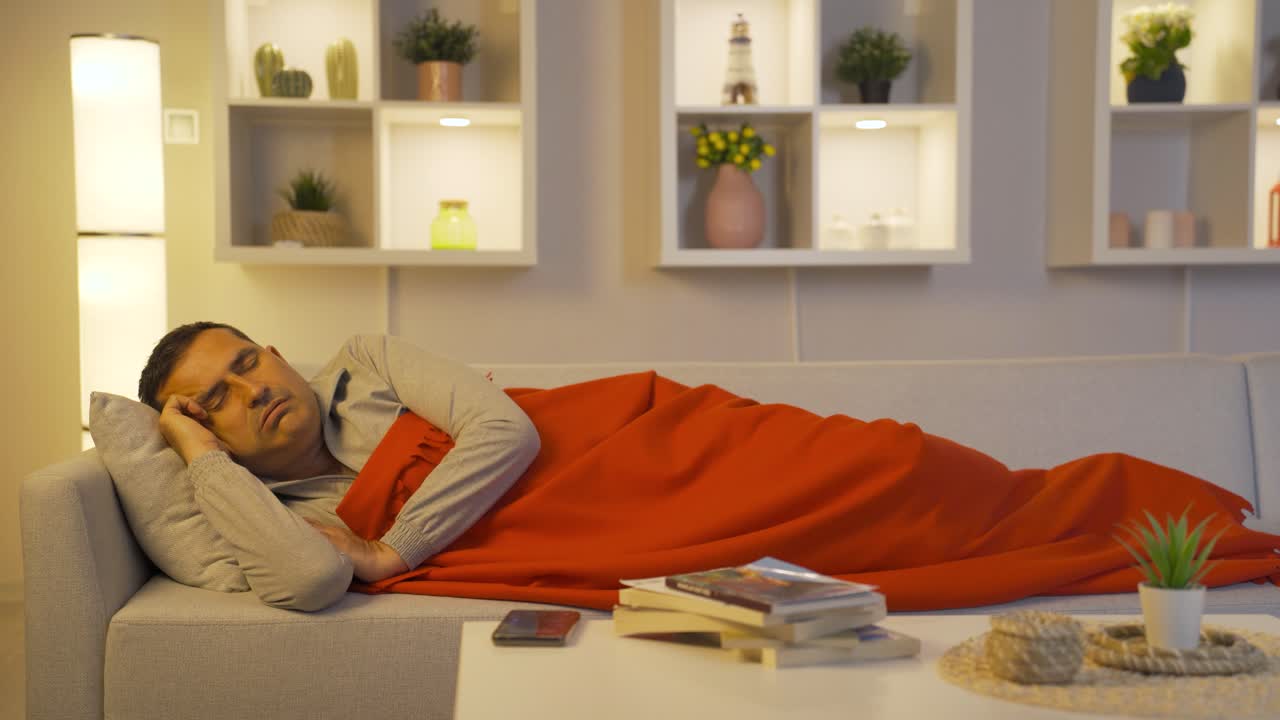 잠을 자는 동안  ⁇ 는 남자.