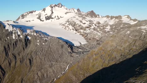 el pico del monte brewster con el glaciar blanco