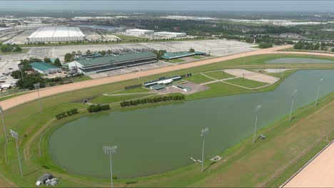 video de drones del parque de carreras de houston