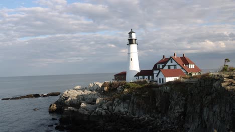 Portland-Head-Light-Lighthouse-In-Maine,-Panning-Shot