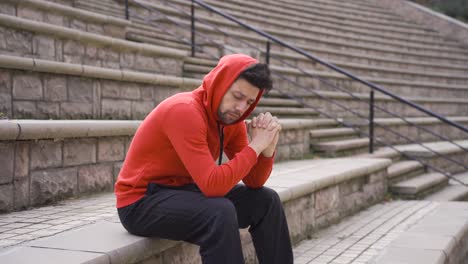 El-Joven-Se-Motiva.-Ser-Fuerte.-Hombre-De-Cuadra.