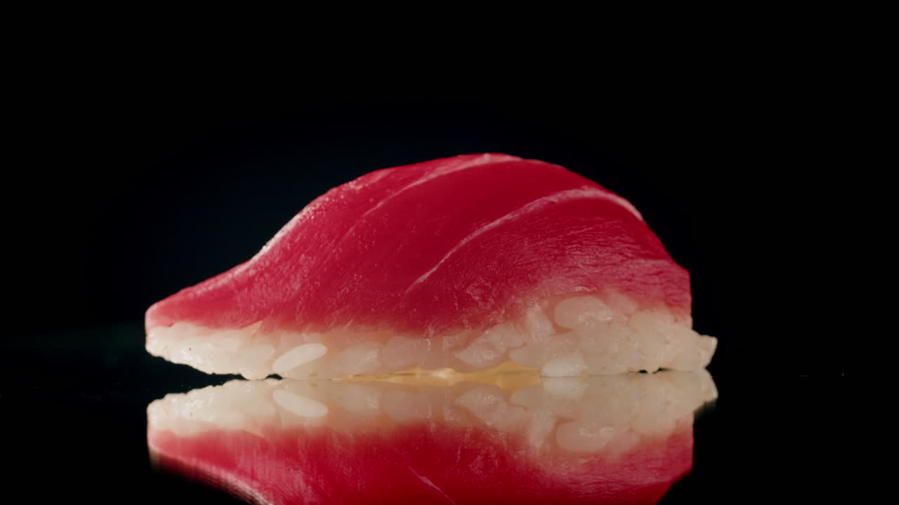 사시미 접시, 일본식 레스토랑, 현대 카페에서 신선한 과 연어 조각, 전통 음식, 생선 은 물고기 요리, 오메가 3