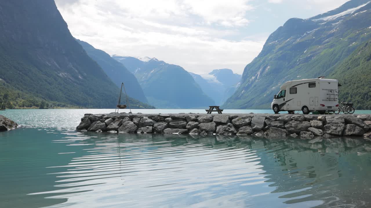가족 휴가 여행 rv, 오토바이 휴가 여행. 아름다운 자연 노르웨이 자연 풍경.