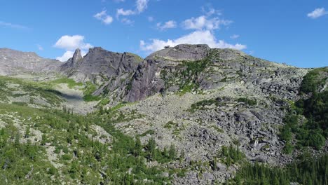 paisaje de montaña aérea