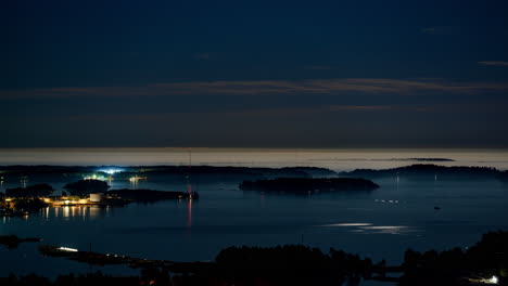 Timelapse-of-boat-traffic-and-fog-on-the-Kruunuvuorenselka-sea,-night-in-Helsinki