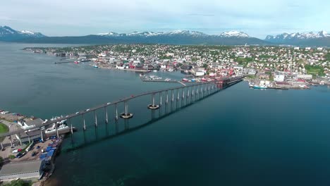 puente de la ciudad de tromsø, noruega imágenes aéreas