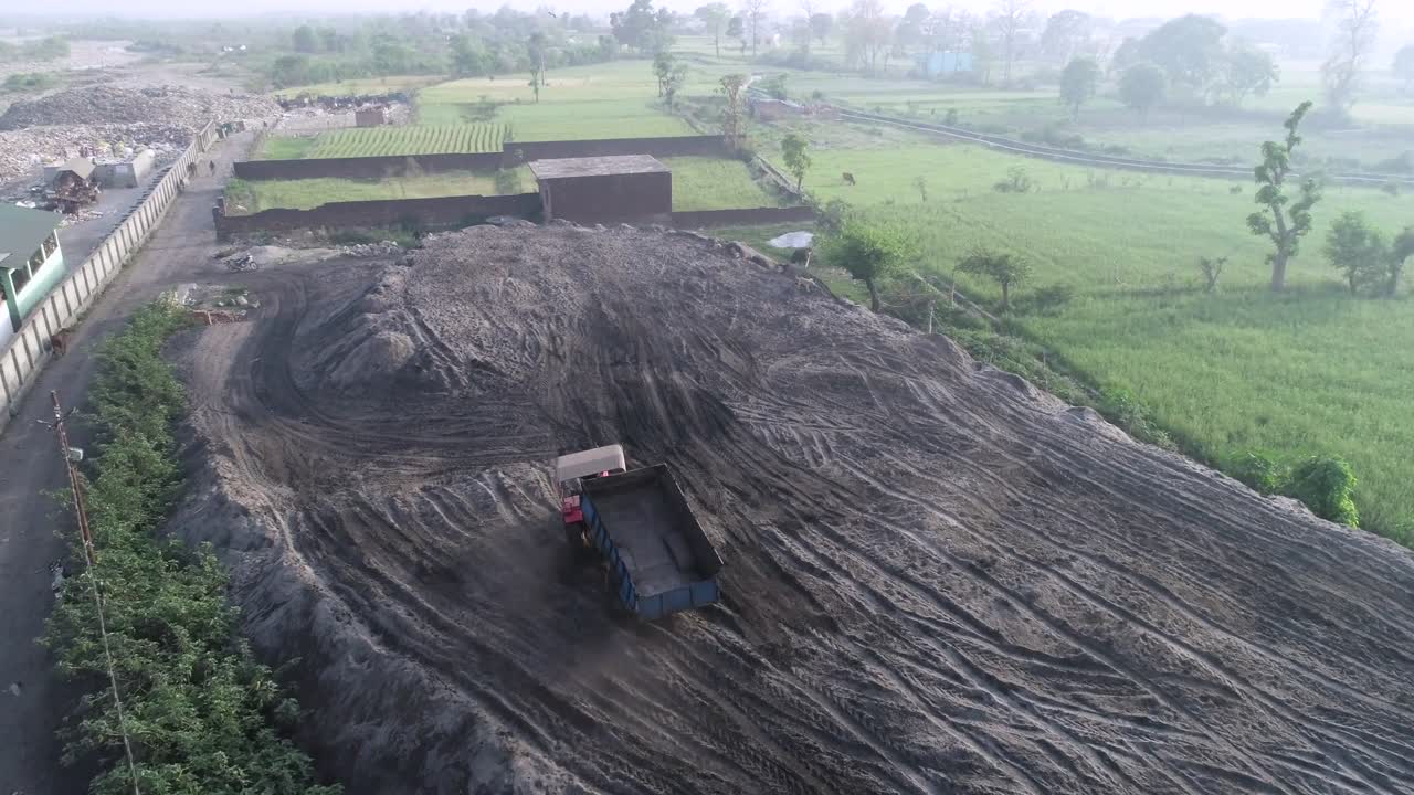 위에서 볼 수 있는 인도 시골: 우타라칸드 주 데라의 공중 사진, 조류의 시야: 놀라운 공중 사진