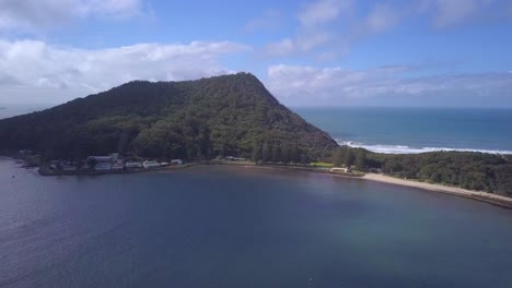 Aerial-pan-of-Tomaree-Head-mountain-summit-at-Shoal-Bay