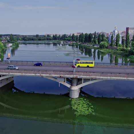 paisaje aéreo de una pequeña ciudad