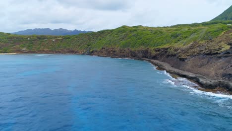 Vista-Panorámica-Del-Acantilado-Y-El-Mar-4k