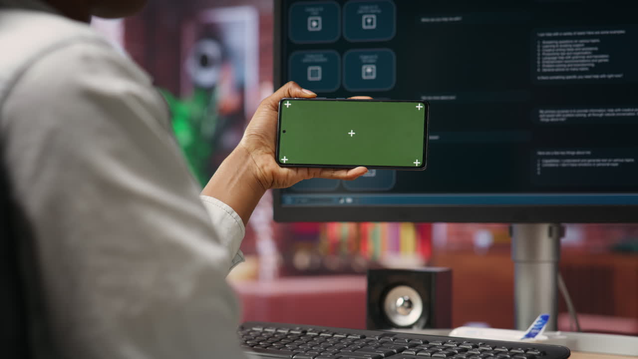 녹색 화면 스마트폰을 사용하는 여성이 ai llm 채팅 을 사용하는 방법을 배우고 있습니다.